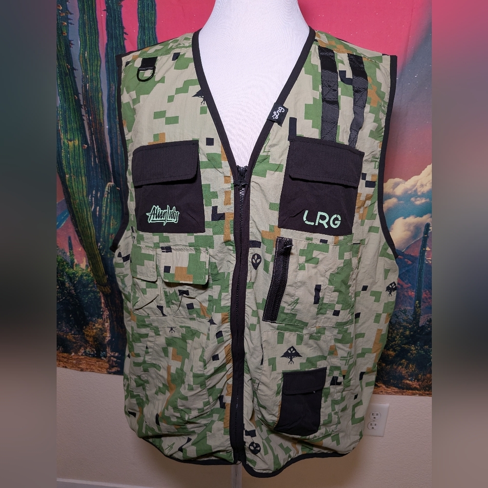 NWT ALIEN LABS X LRG Desert Camo Vest Men’s 4XL